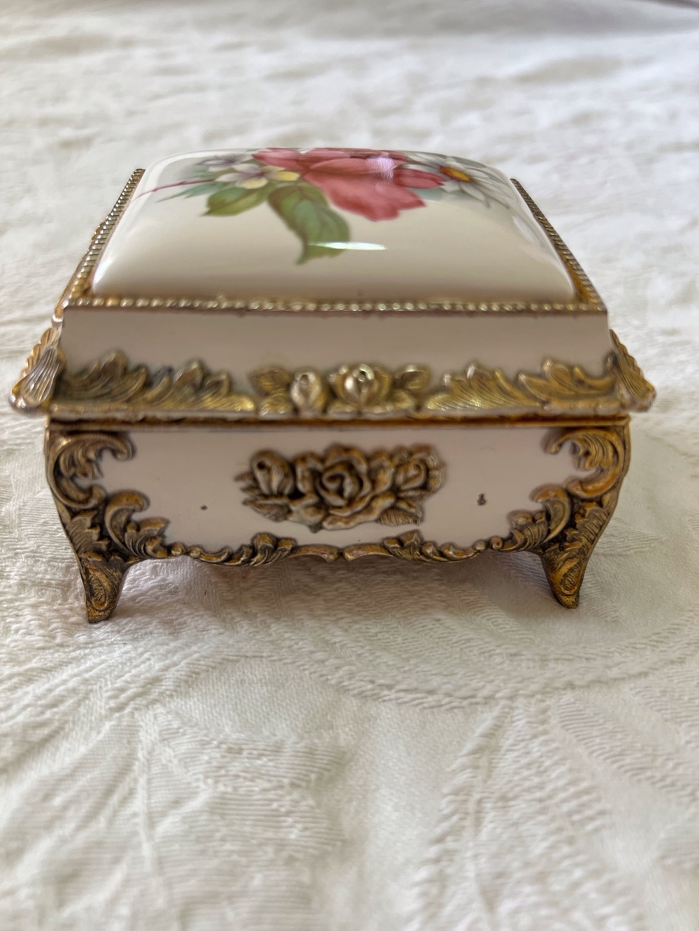 Vtg Japan Gold Filigree Trinket Box Porcelain Rose Top Velvet Lined Cottagecore
